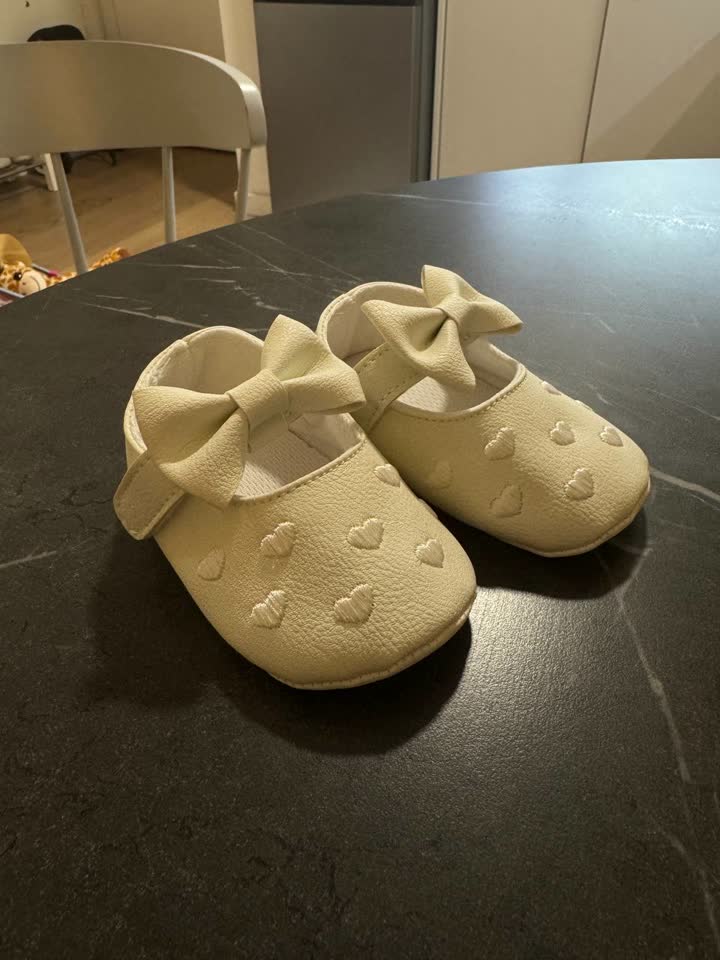 Nove bele patofne za bebu koja još ne hoda