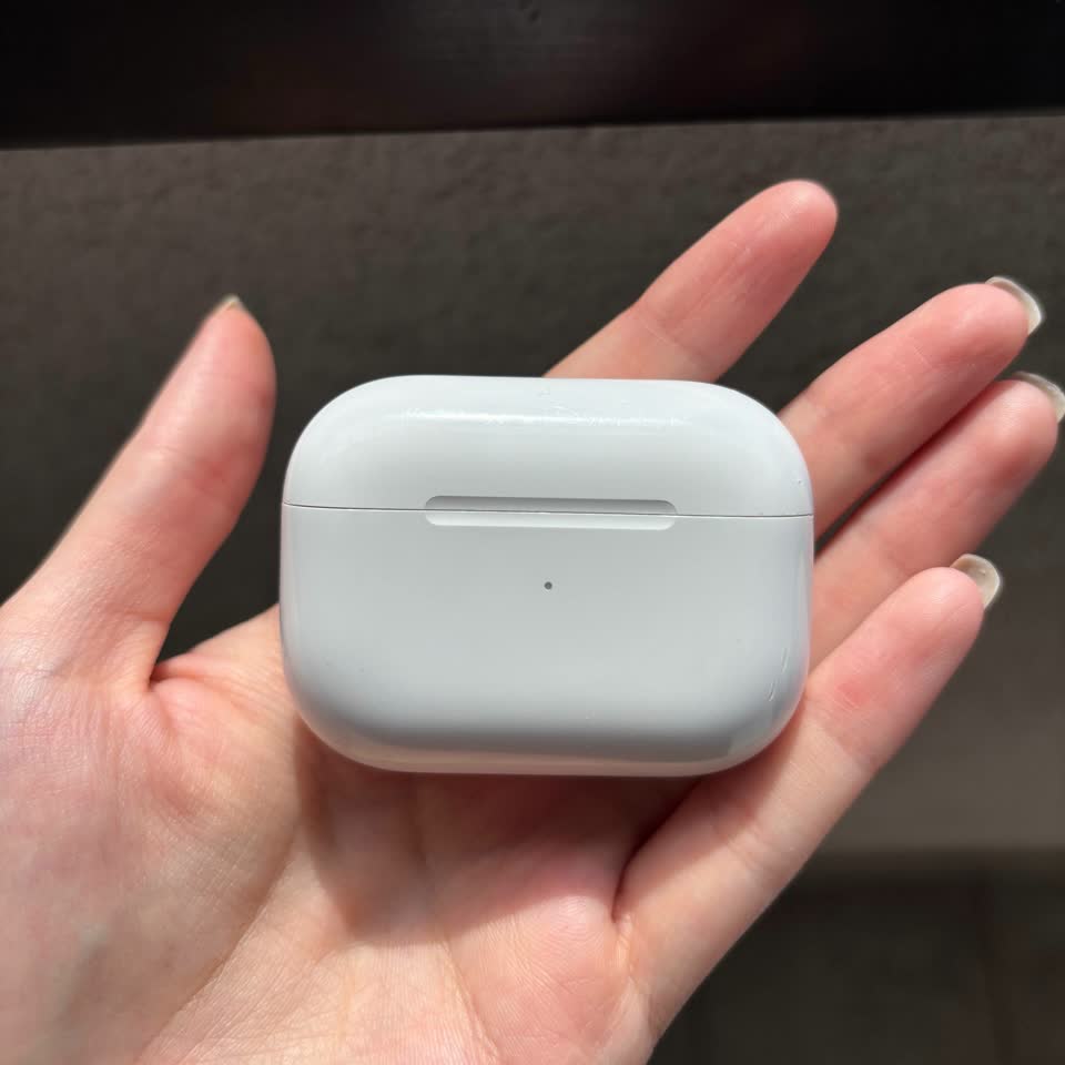 Prodajem slušalice Airpods Pro (1. generacije). Punjenje Lightning