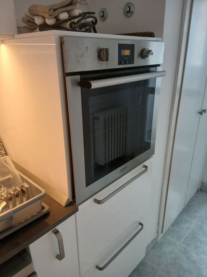 Prodajem rernu Hotpoint Ariston