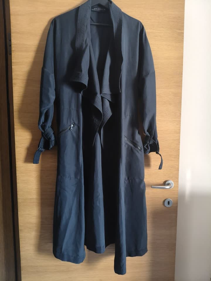 Zara mantil, Converse gležnjače, ecco sandale