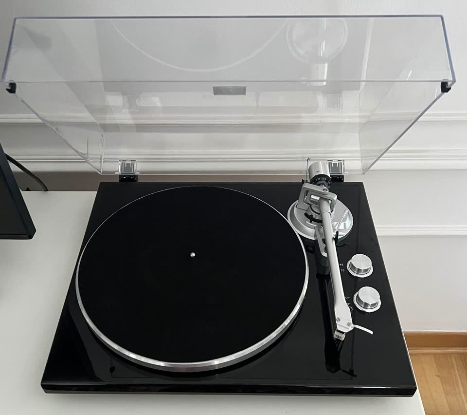 Vinilni gramofon AKAI TTA-07 USB