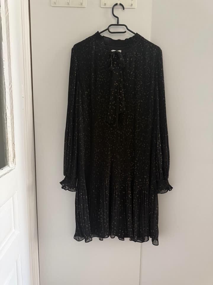 Платье DKNY