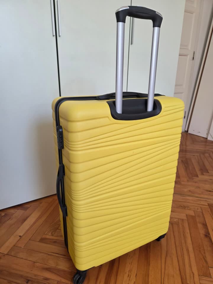 Žuti kofer