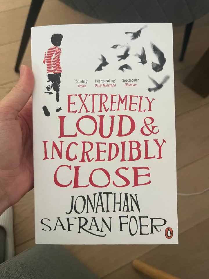 Книга «Extremely loud & incredibly close» / «Жутко громко и запредельно близко»