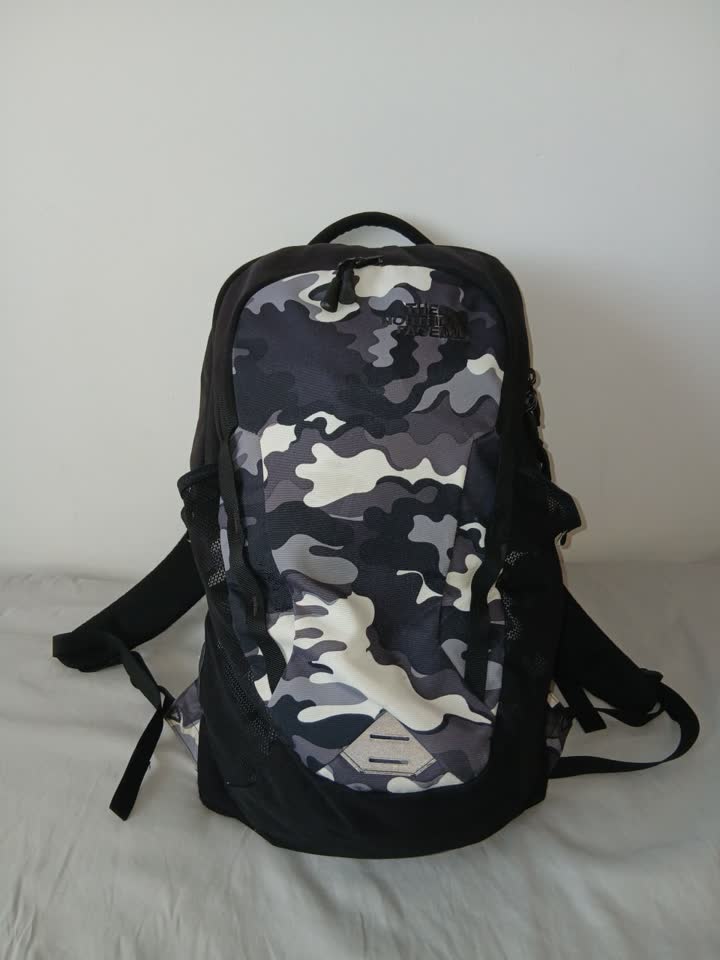 Prodajem ranac The North Face Vault