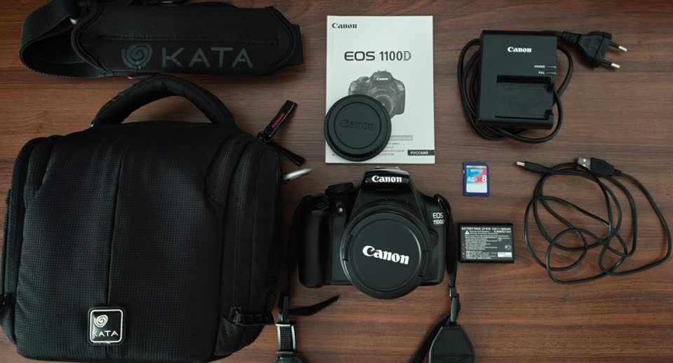 Продам фотоаппарат Canon EOS 1100D + комплект аксессуаров