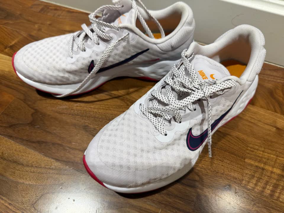 Продам оригинальные кроссовки Nike Renew Ride 3