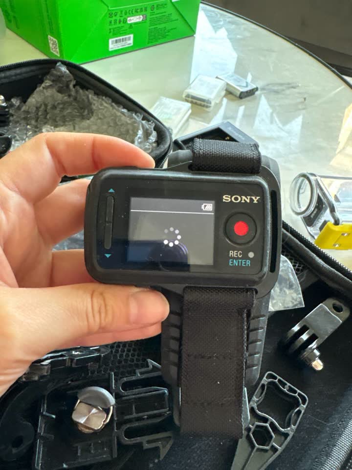 Продам полный кейс с креплениями, Bluetooth монитором и аккумуляторами для Sony HDR-AS30V