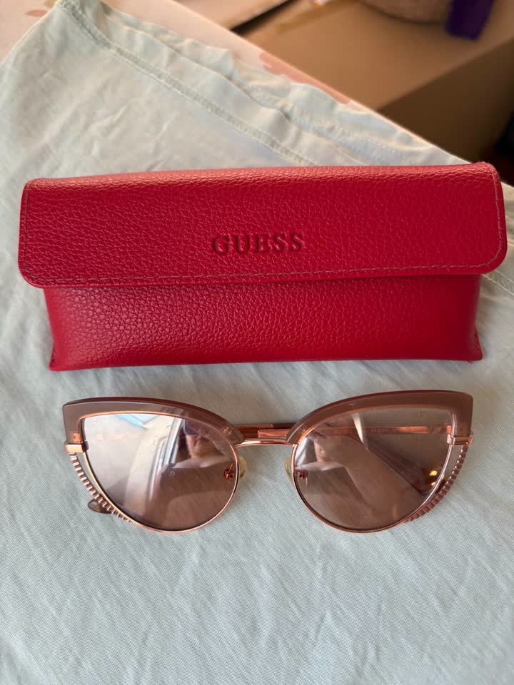 очки guess