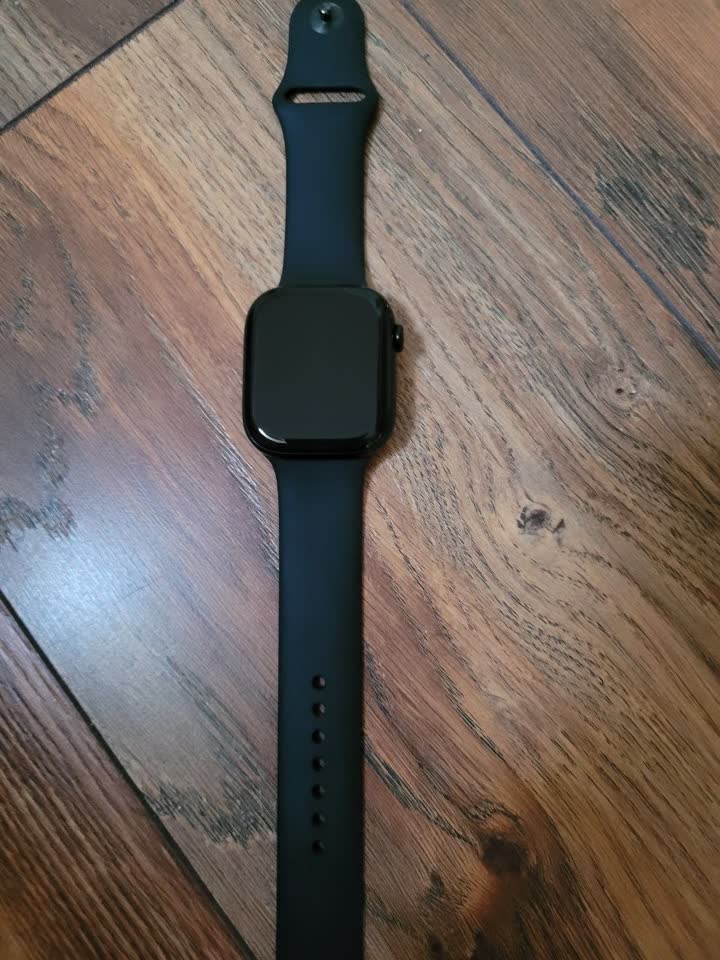 Prodajem Apple Watch 10 46mm + punjač