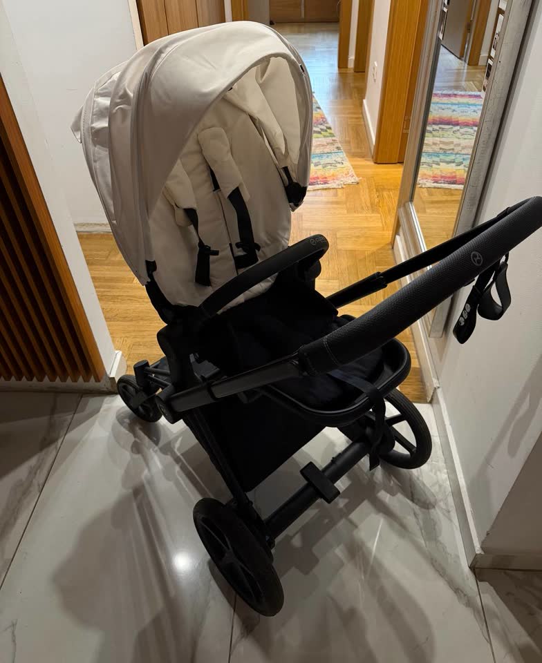 Продаем коляску Cybex e-Priam IV