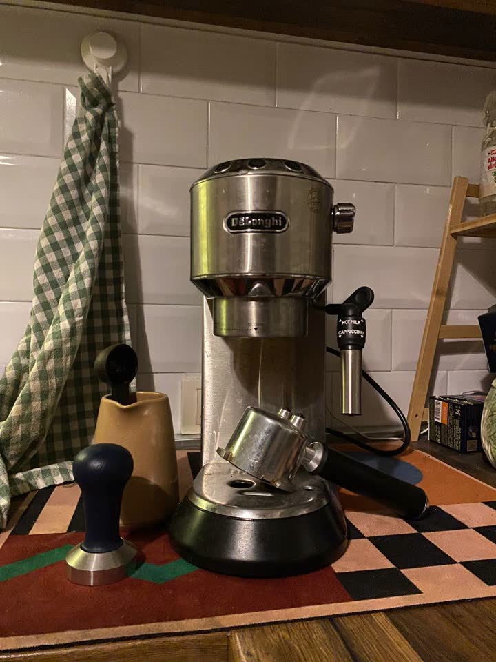 De’Longhi Dedica EC685