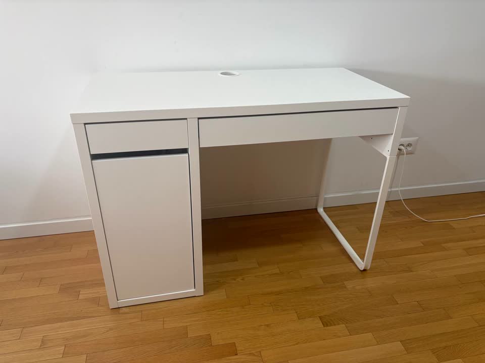 Sto IKEA MICKE