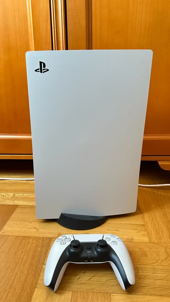 Playstation 5 (original 2020) + gamepad