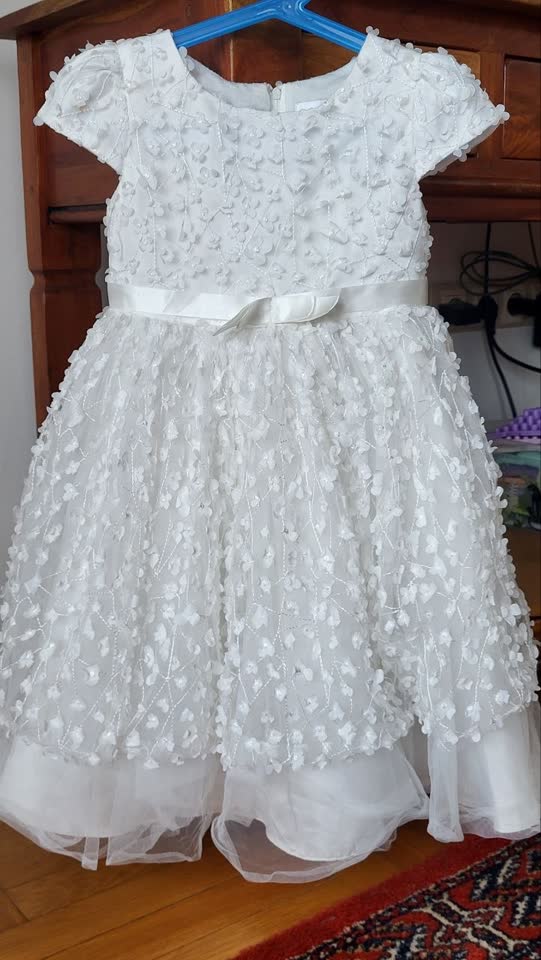 1️⃣ Haljine za princezu visine 110 cm. Svaka po 1300 dinara.