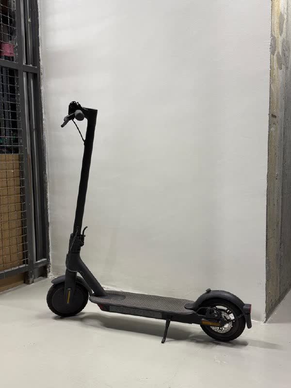 Električni trotinet Mi Electric Scooter Essential