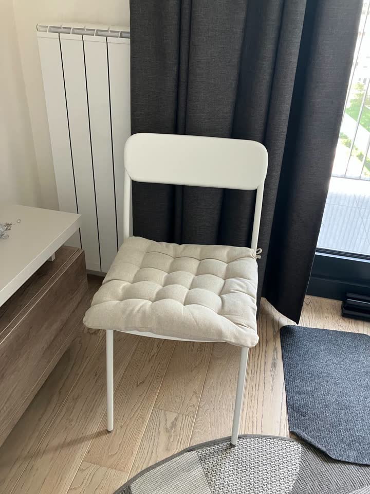 1. Стул IKEA VIHALS + подушка 500 RSD