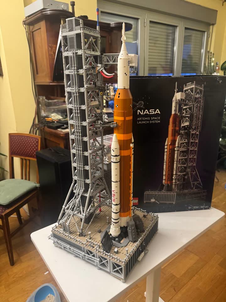 Lego NASA Artemis Space Launch System (10341)
