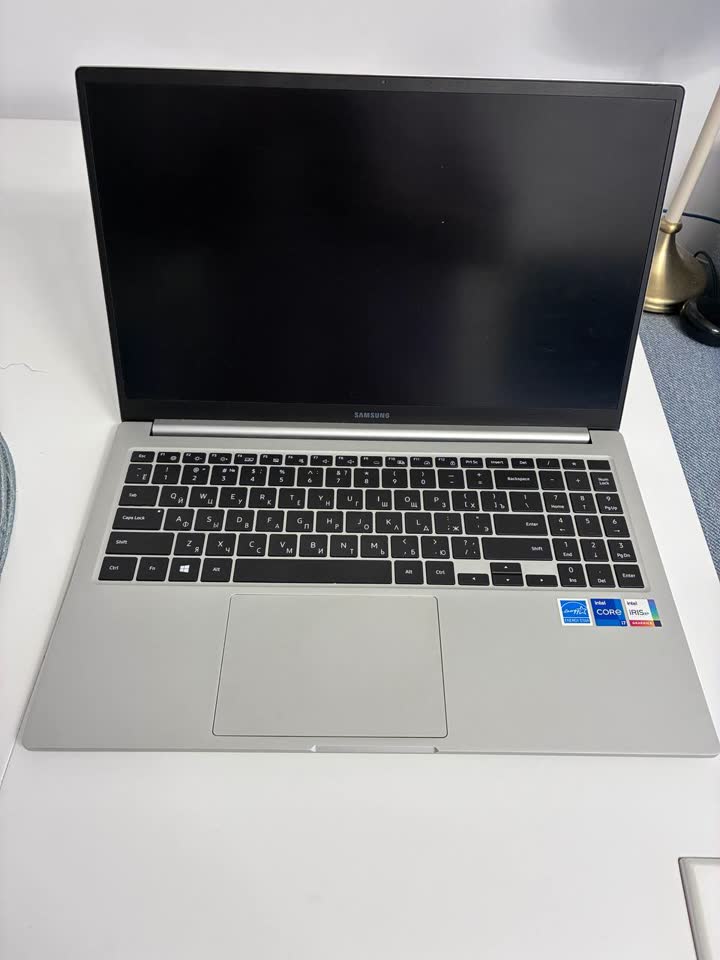Lagan i moćan laptop za rad i igranje