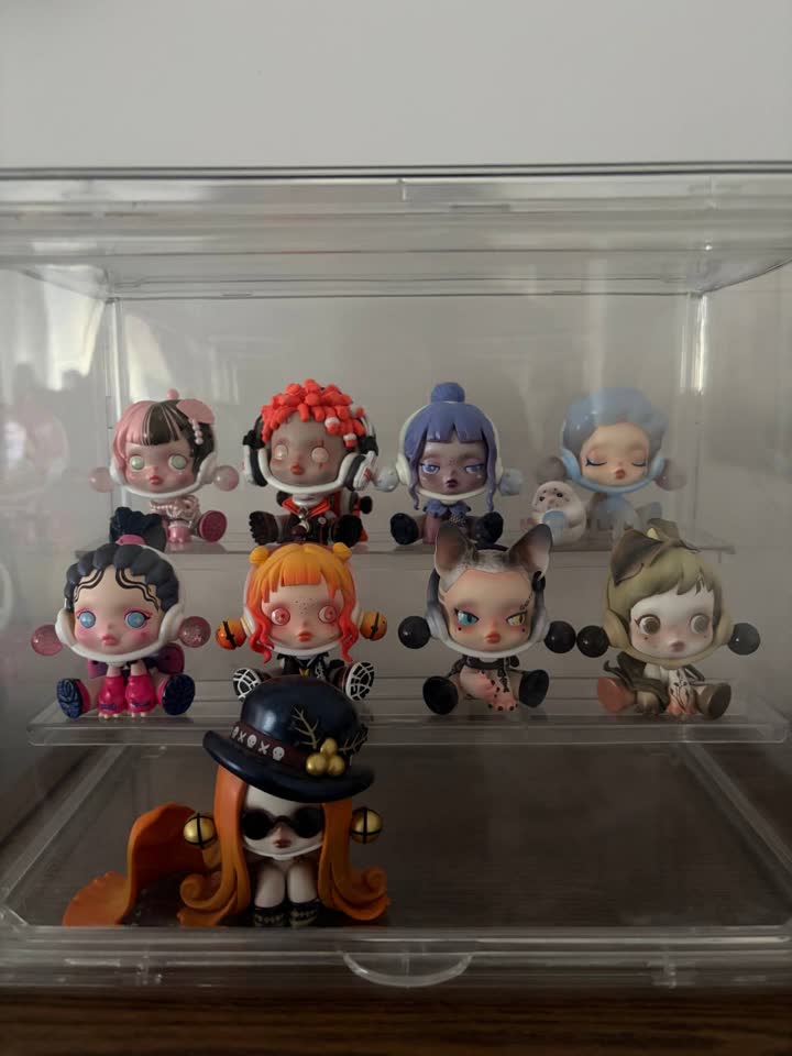 Prodajem figurice Pop Mart Skullpanda + kutiju za odlaganje