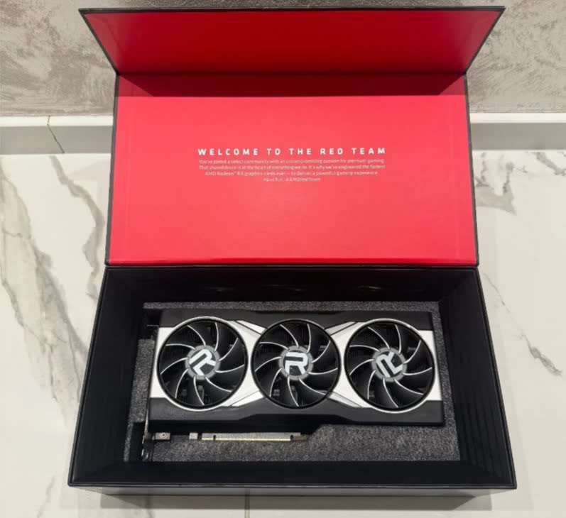 Продам видеокарту AMD Radeon RX6800XT
