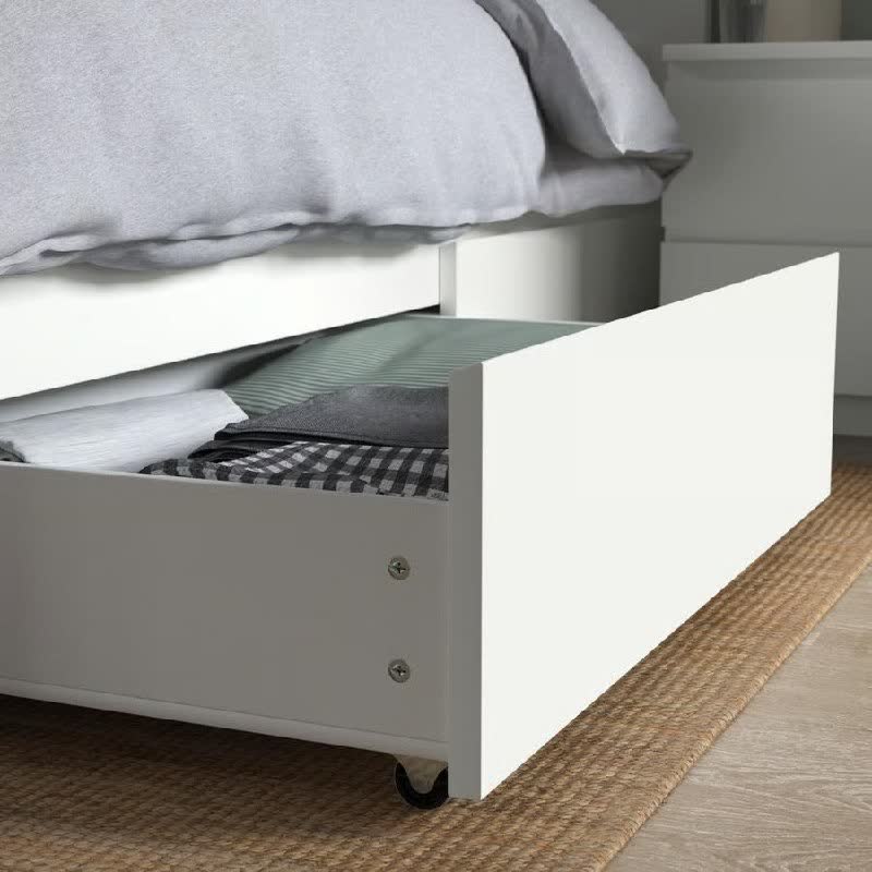 Prodajem IKEA MALM krevet (180×200 cm)
