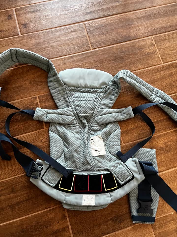 Ergobaby Omni Breeze