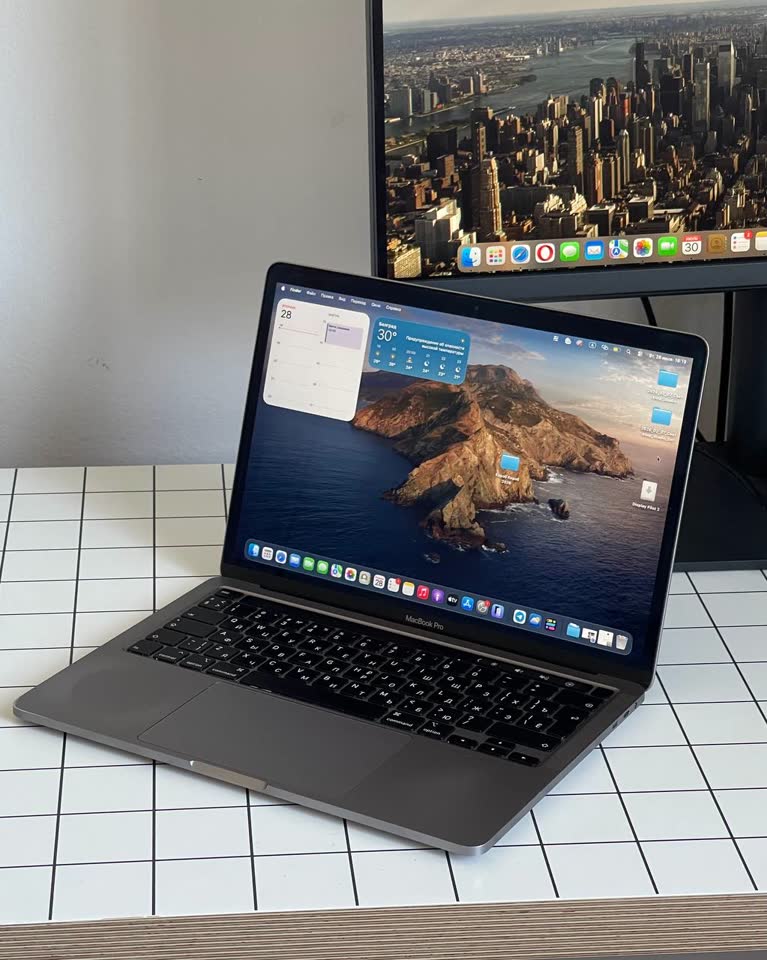 MacBook Pro 13” 2020 (4 Thunderbolt 3) | i5 | 16 GB | 256 GB
