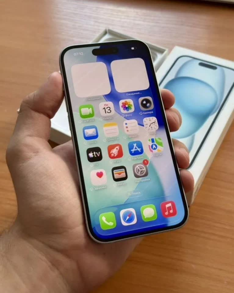 Prodajem iPhone 15 128 GB