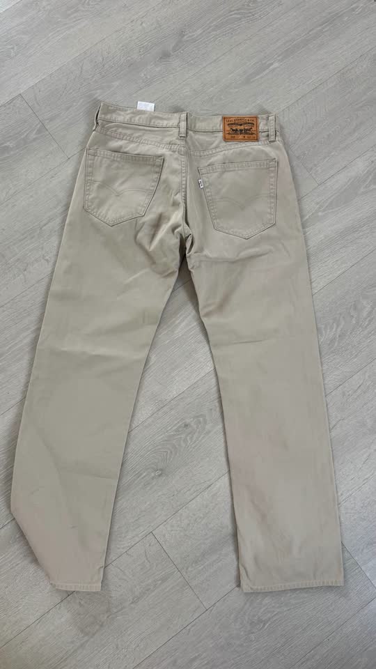 Prodajem čvrste ravne pantalone Levi’s 505 i treking pantalone Fjalraven
