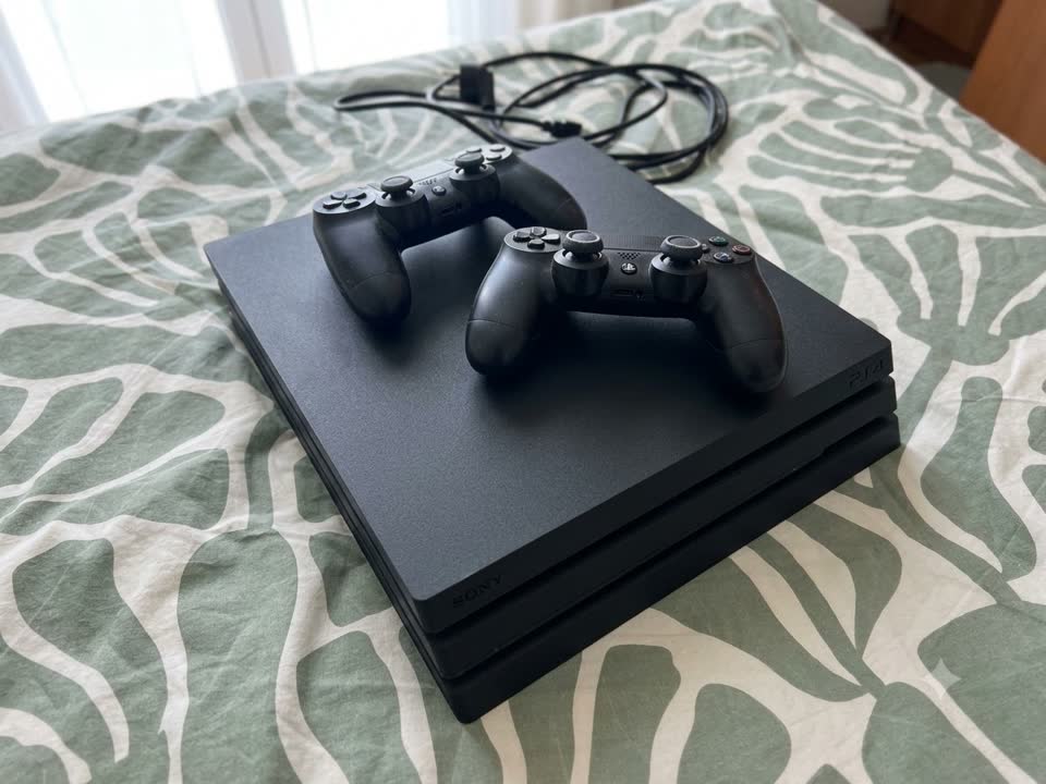 Продаю PS4 pro 1tb