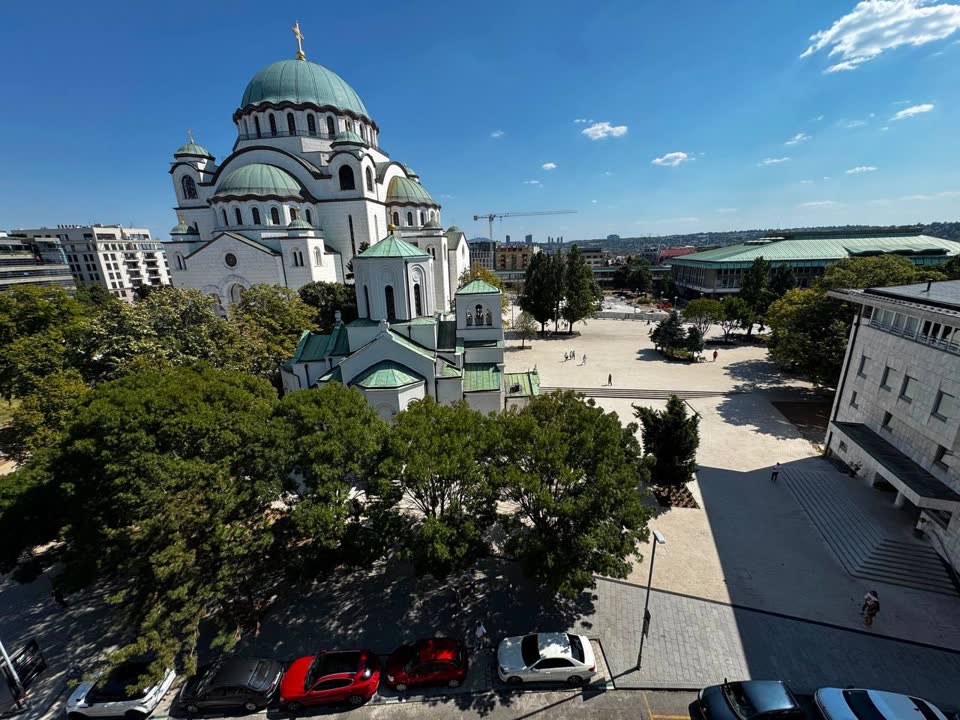 Izdaje se stan 45 m², Vračar, pogled na Hram Svetog Save