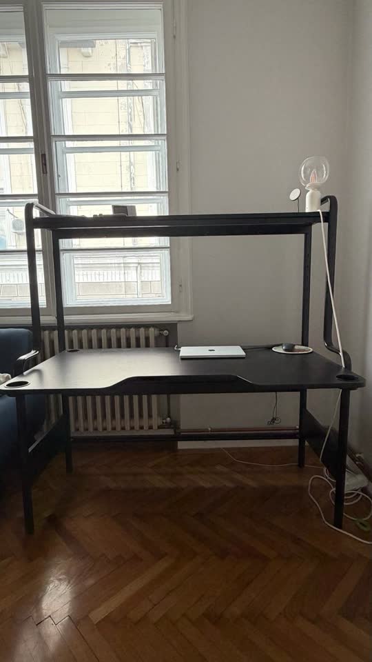Prodajem kompjuterski sto Fredde - Ikea