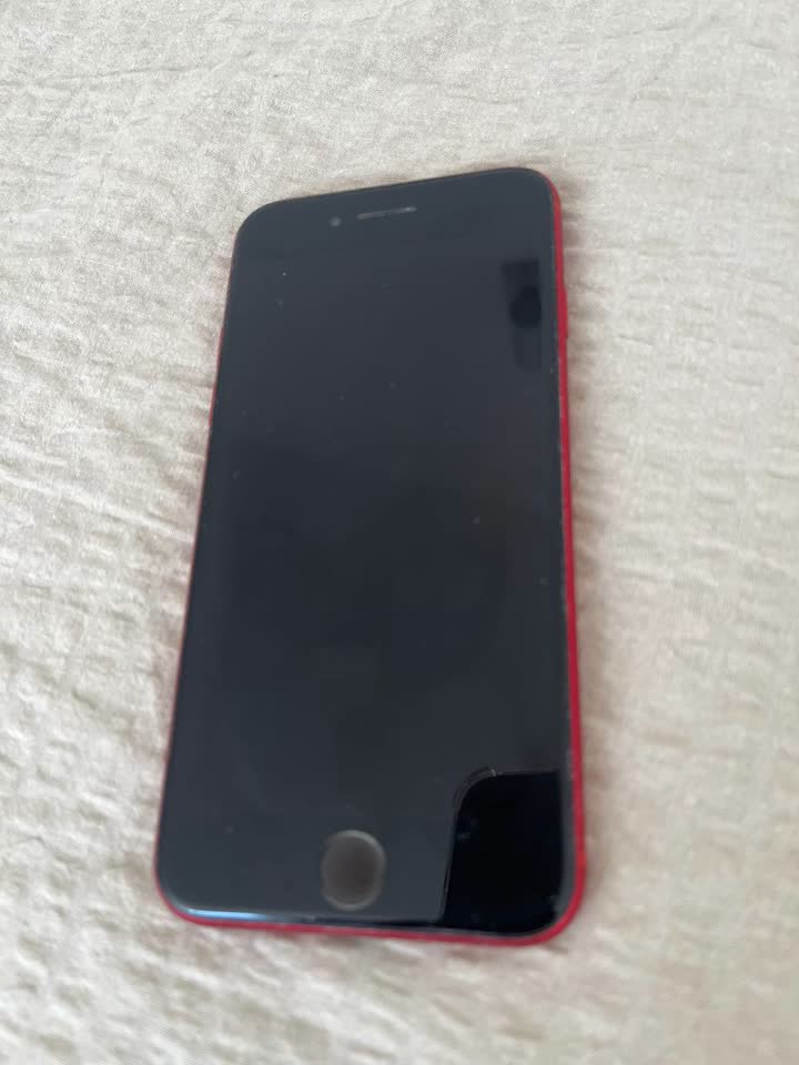 iPhone SE 2020 red