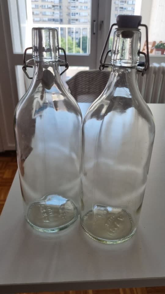 https://www.ikea.com/rs/sr/p/korken-staklena-flasa-sa-zapusacem-bistro-staklo-30213552/ 200д