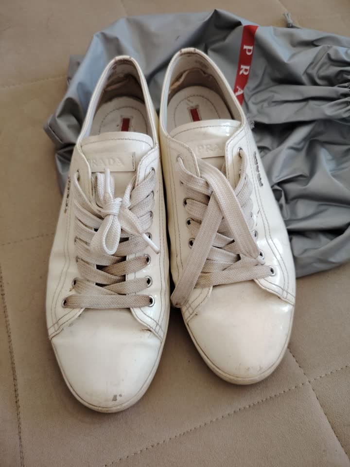 Poklanjam originalne Prada patike