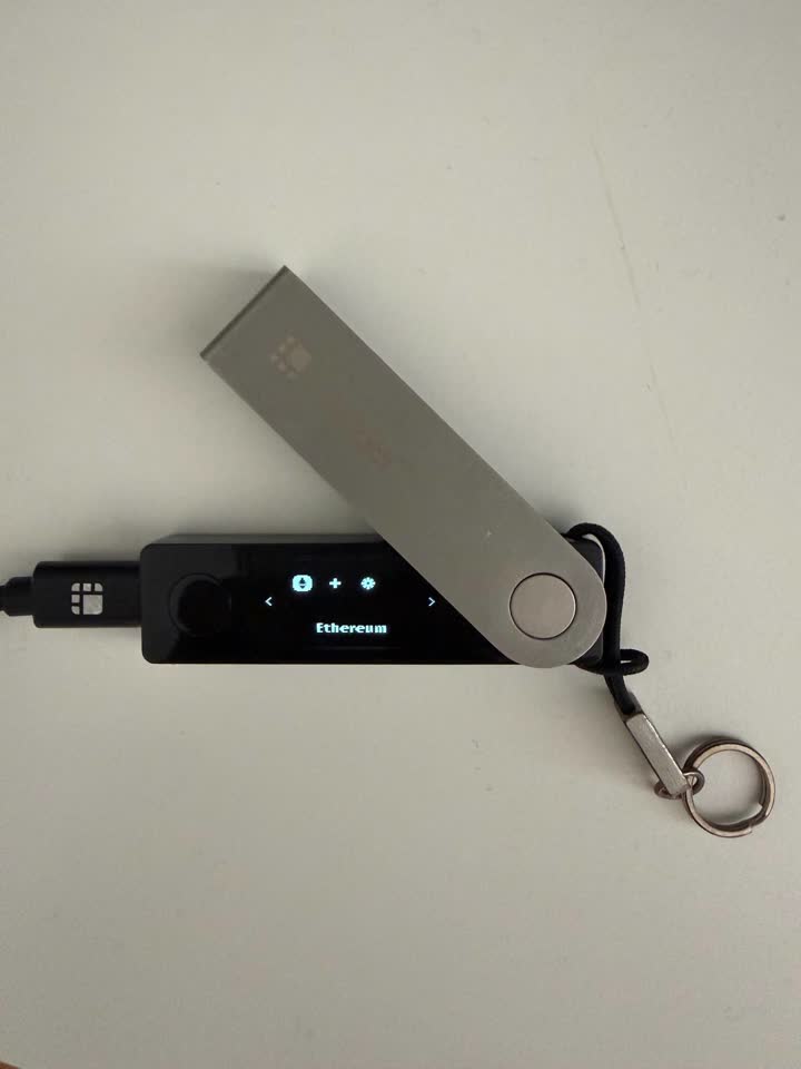 Холодный крипто-кошелек Ledger Nano X