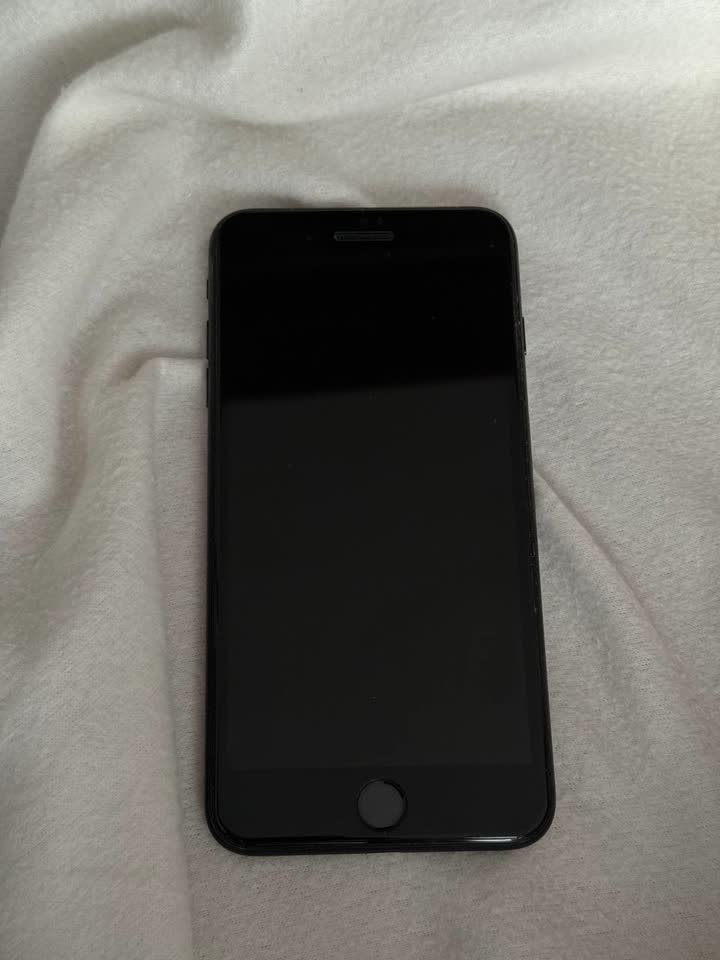 Продам IPhone 7+ и iPhone 11