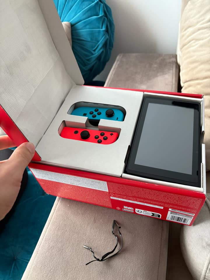 Nintendo Switch V2 Neon Red/Blue