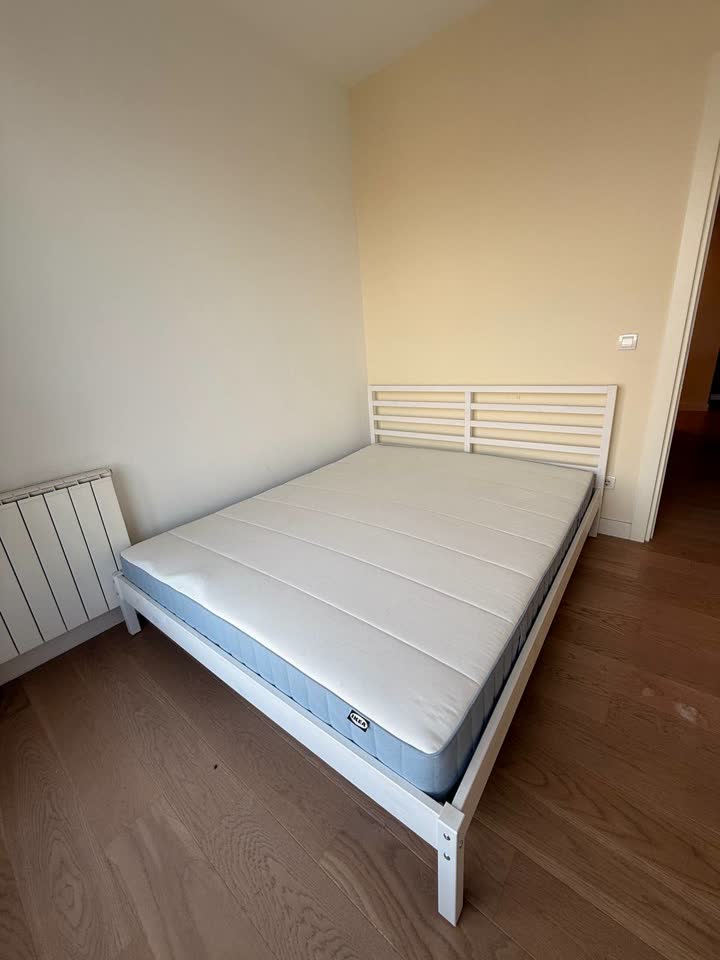 Кровать с матрасом и основанием 160*200 икеа