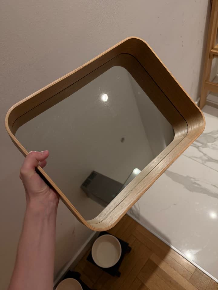 1. Ogledalo IKEA DVÄRGSYREN u odličnom stanju.