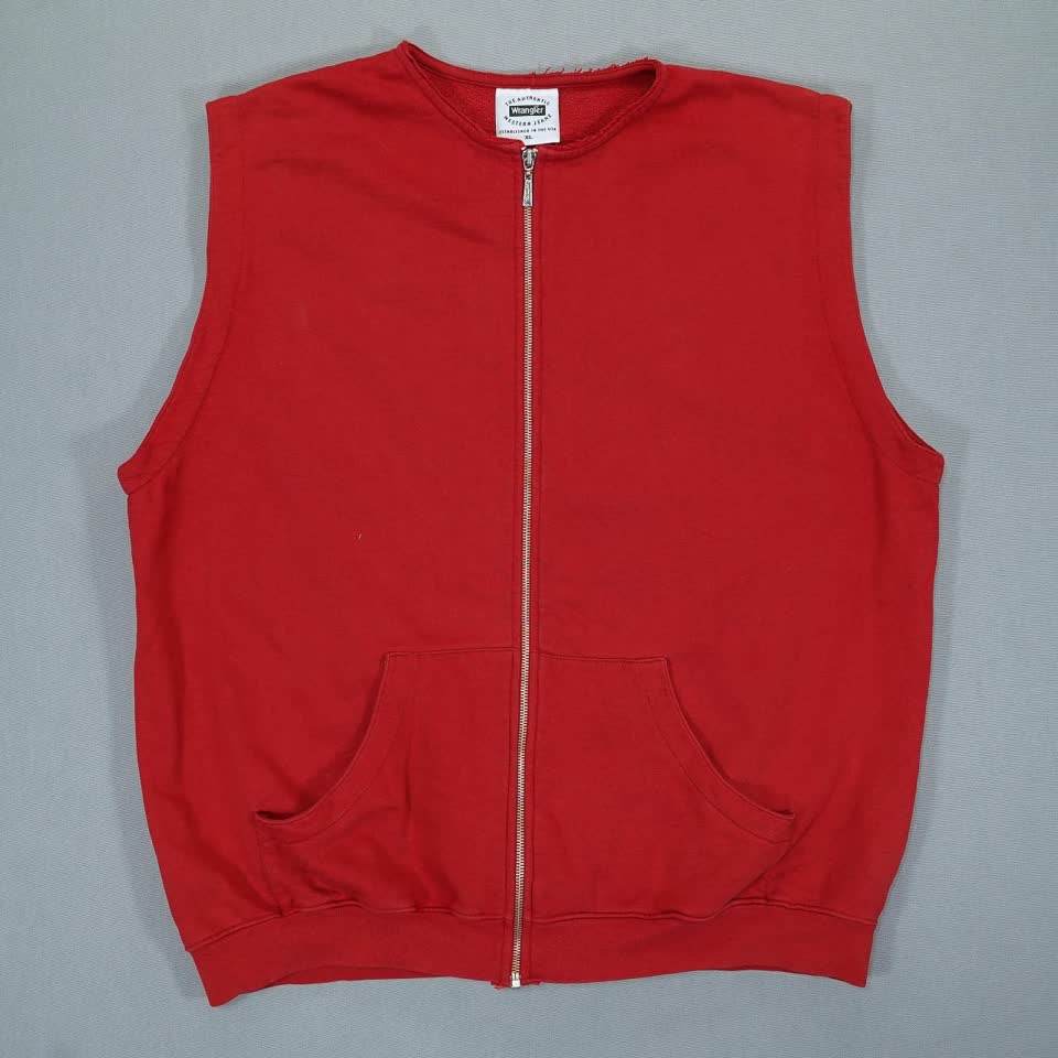 Nekoliko artikala: Wrangler, Malino Fight Wear, Replay, Converse, Patagonia