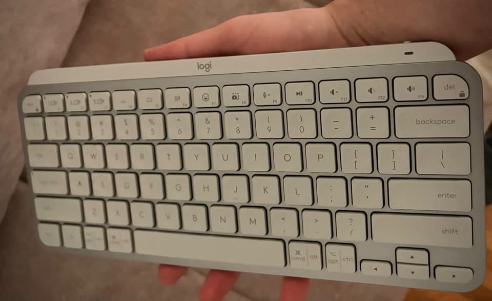 Prodajem tastaturu Logitech MX Keys mini