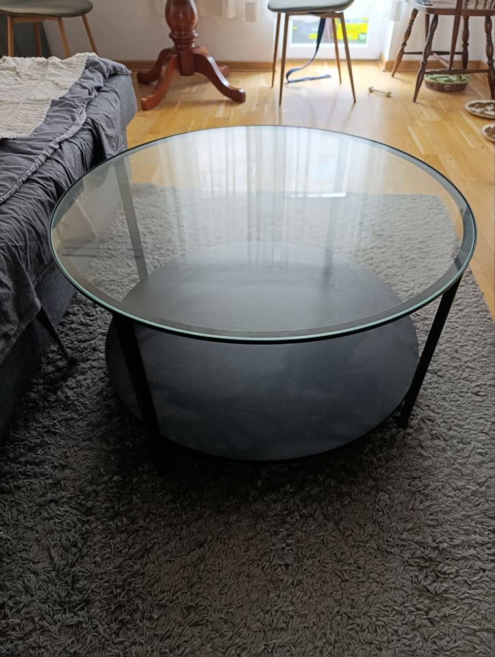 Prodajem sto IKEA VITTSJÖ zbog selidbe.