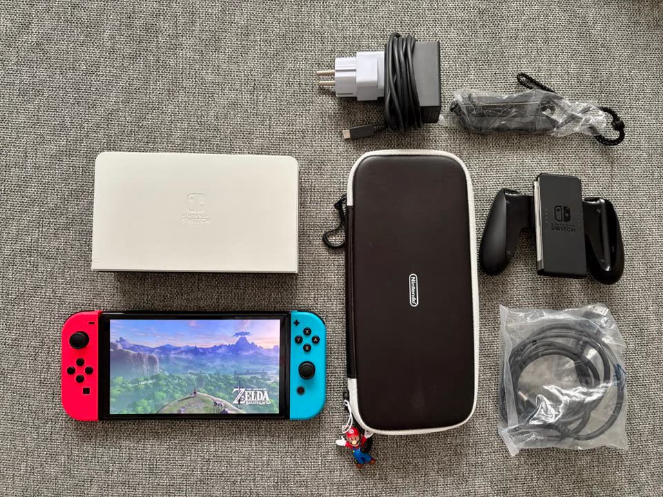 Nintendo Switch OLED, SteelSeries Apex Pro TKL Wireless (2023), Razer Huntsman V3 Pro TKL