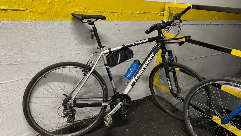 Prodajem hibridni bicikl Merida Crossway