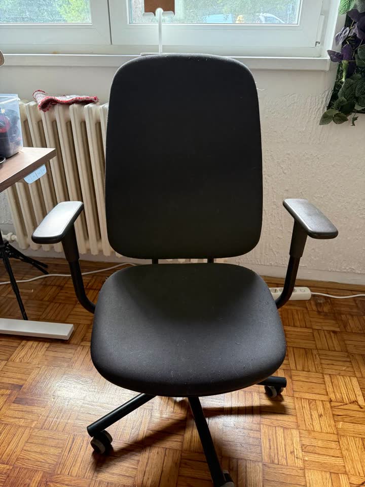 Polovno IKEA SMÖRKULL fotelja
