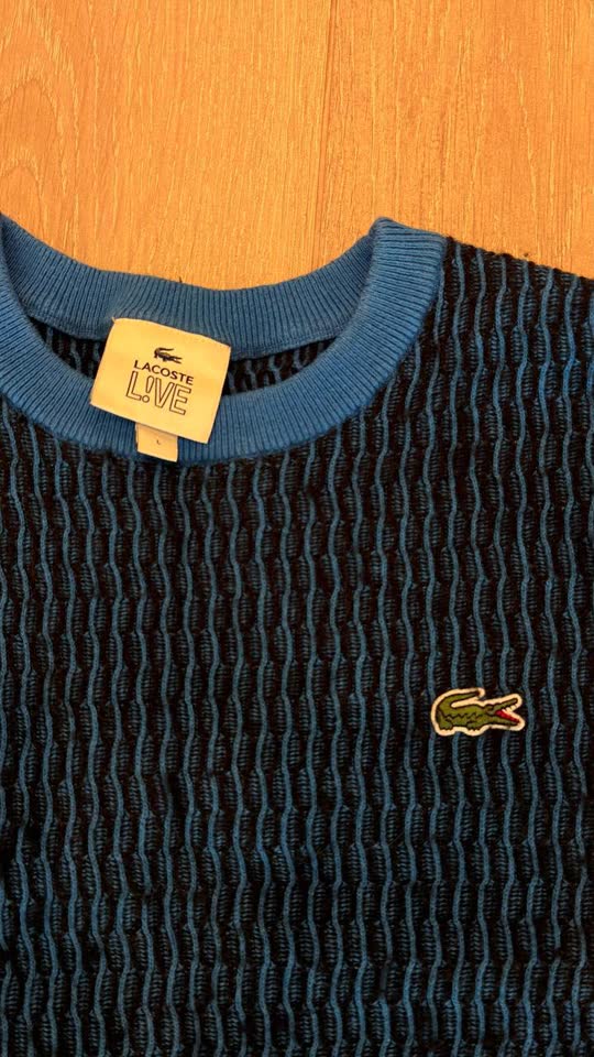 Продается вязаный свитер Lacoste