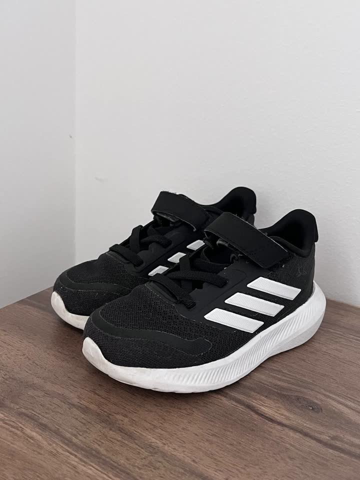 Dečije patike Adidas veličina 26,5
