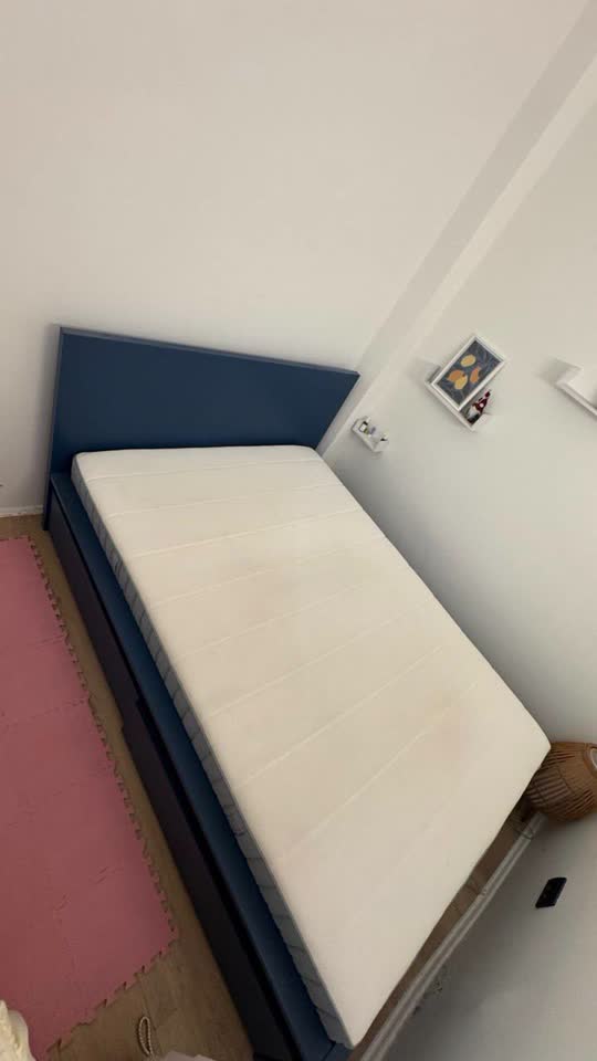 Prodaje se IKEA MALM krevet sa IKEA VESTERÖY dušekom
